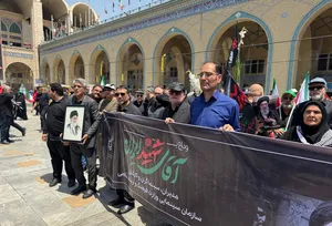 هنرمندان و سینماگران به مصلی و دیدار آقای شهید ایران رفتند
