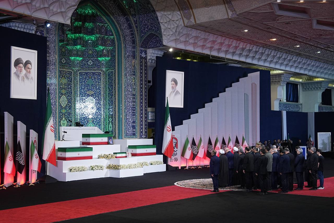 مراسم ادای احترام سران و مقامات کشورها و هیات های خارجی به رهبر شهید مراسم ادای احترام سران و مقامات کشورها و هیات های خارجی به رهبر شهید